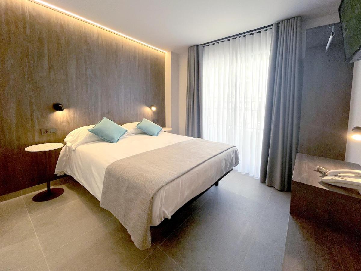 Hotel Quatre Llunes Santa Pola Bagian luar foto
