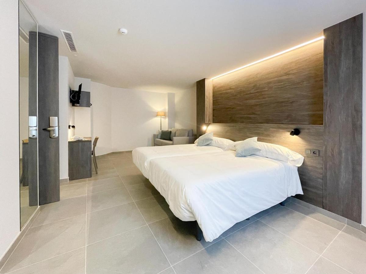Hotel Quatre Llunes Santa Pola Bagian luar foto